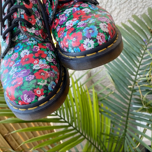 SOLD Limited edition floral doc martens - Picture 5 of 7